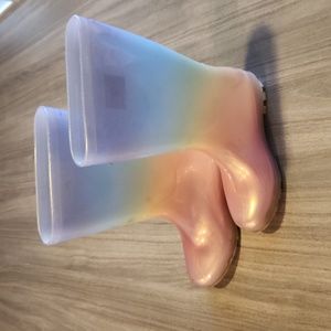 Girls cat and jack rainboots size 13 rainbow